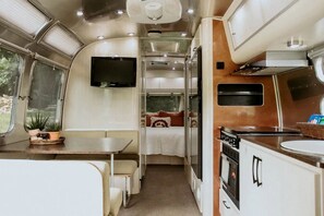 Coffee/tea maker, fridge, microwave, oven - Modern Airstream Perfect for Couples Getaway in Erwin, Tennessee (Erwin)