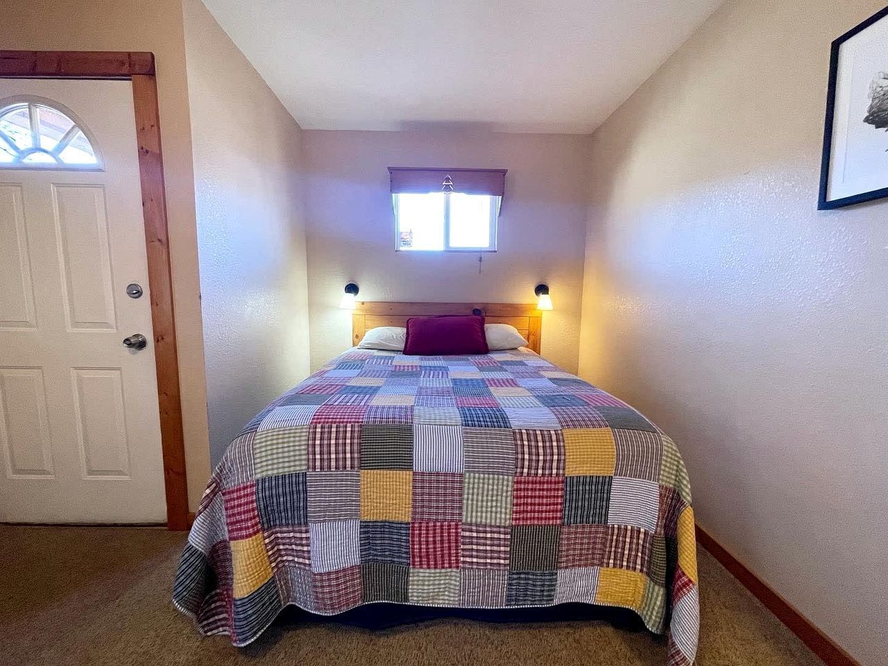Desk, WiFi, bed sheets