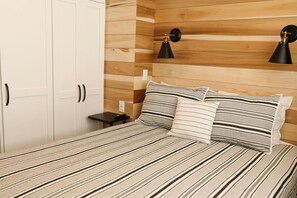 Room - Luminous Tiny House with Innovative Design in Escalante, Utah (Escalante)