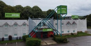 المنشأة من الخارج