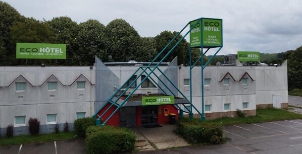 المنشأة من الخارج