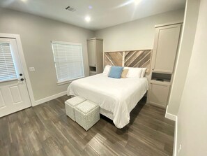 1 bedroom, WiFi, bed sheets - Colorful Cabin Fully Equipped with River Views in Livingston, Texas (Livingston)