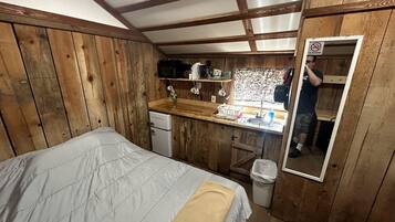 1 slaapkamer, een bureau, wifi, beddengoed