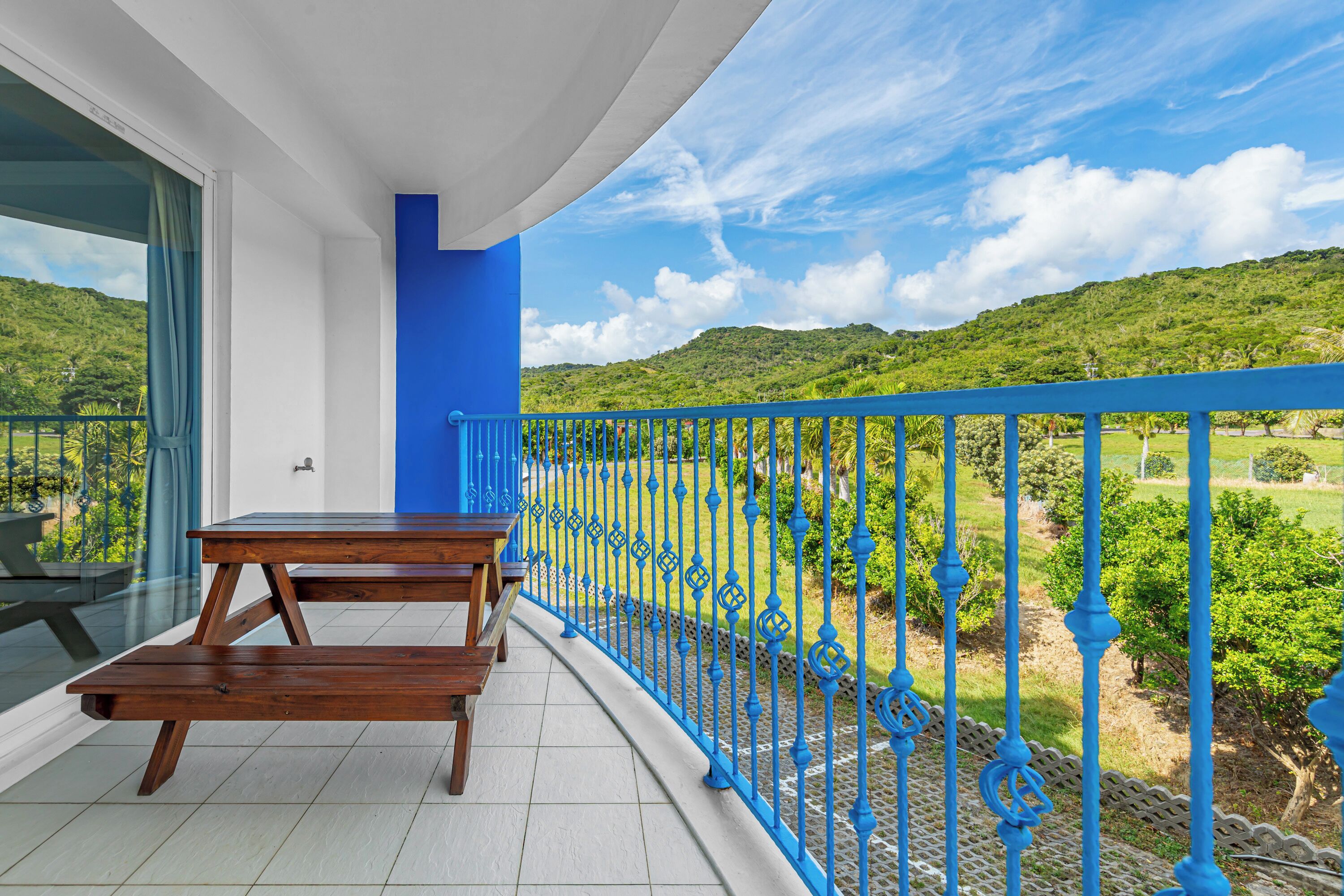 Deluxe Quadruple Room | Free WiFi, bed sheets