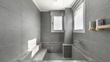 Deluxe Double Room with Bathtub | Bathroom | Hair dryer, slippers, towels, shampoo