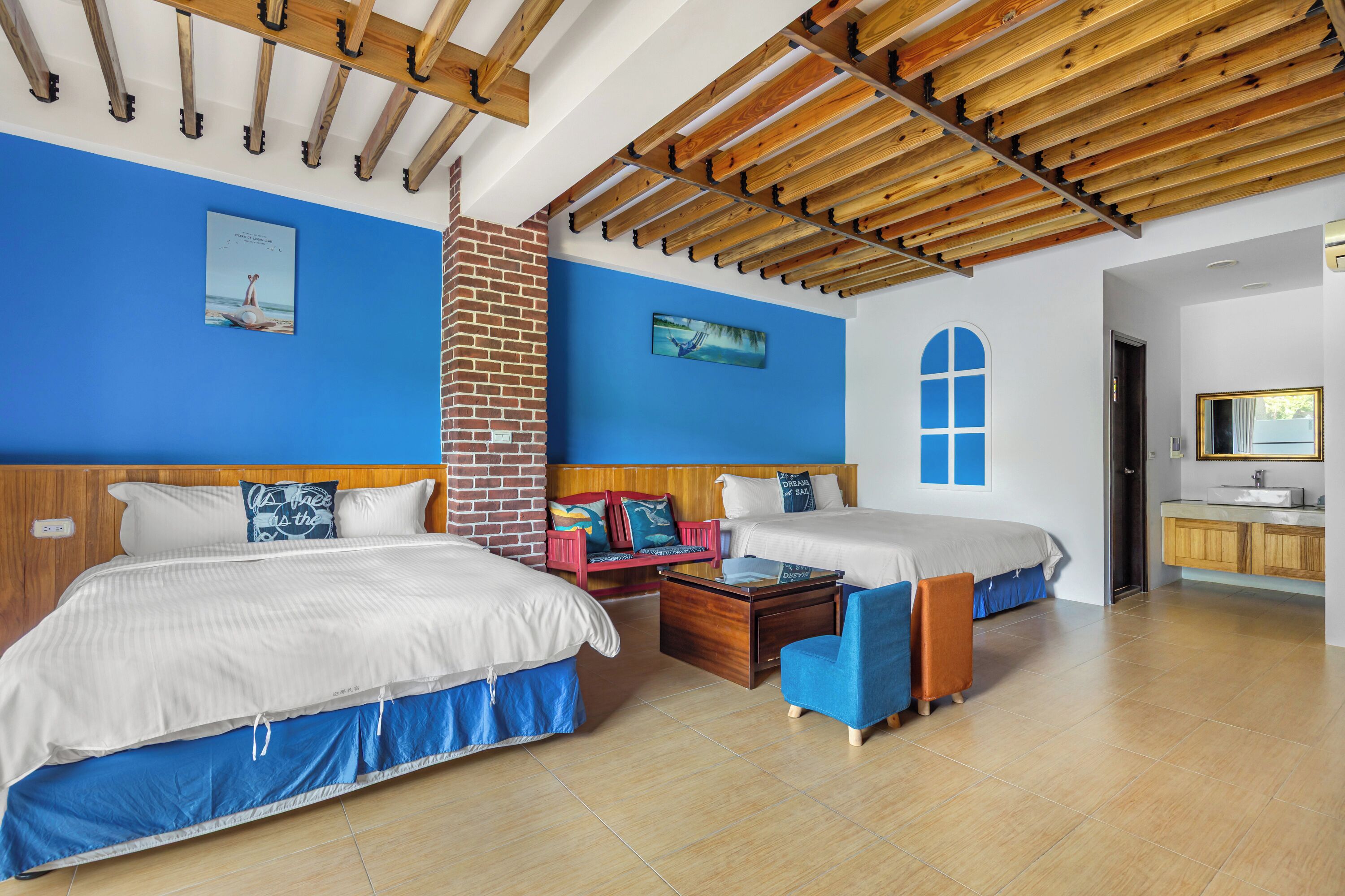 Superior-Vierbettzimmer | Kostenloses WLAN, Bettwäsche