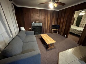 Fernseher, Kamin