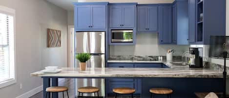 Coffee/tea maker, fridge, microwave, stovetop