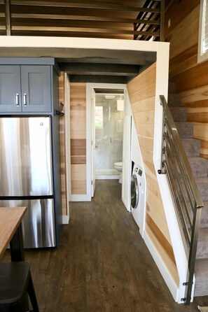 المنشأة من الداخل