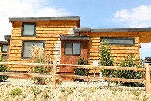 Exterior - Modern Tiny House Rental for Unique Desert Getaway in Escalante, Utah (Escalante)