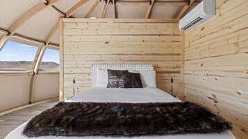 1 bedroom, desk, WiFi, bed sheets