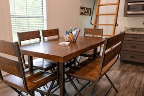 Dining - Spacious Cozy Cabin with Back Porch in Livingston, Texas (Livingston)