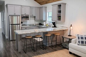 Coffee/tea maker, fridge, microwave, stovetop - Gorgeous Cabin with BBQ on the Back Deck in Livingston, Texas (Livingston)