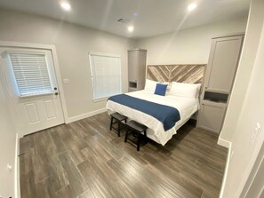 1 bedroom, WiFi - Gorgeous Cabin with BBQ on the Back Deck in Livingston, Texas (Livingston)