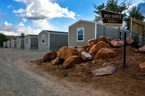Property grounds - Chic Cabin Suitable for Groups in Utah (Moab)