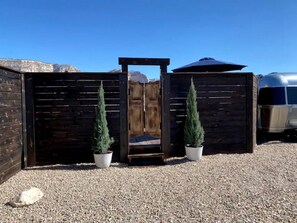 Property grounds - Fantastic Airstream with Fire Pit and Hot-tub in Orderville, Utah (Orderville)