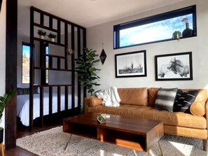 Living area - Chic Tiny House with Hot-Tub in Orderville, Utah (Orderville)