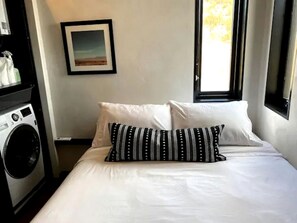 Iron/ironing board, WiFi - Chic Tiny House with Hot-Tub in Orderville, Utah (Orderville)