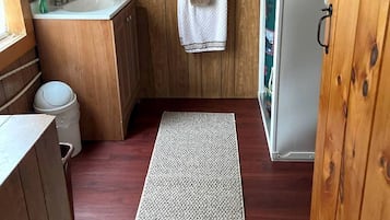 タオル、トイレットペーパー