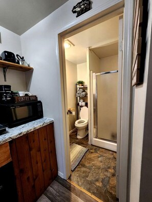 Bathroom - One Bed Cabin Fully Furnished in Seward, Alaska (Seward)