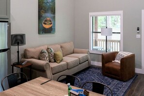 Living area - Dreamy Loft Cabin Ideal for Family Vacations in Livingston, Texas (Livingston)