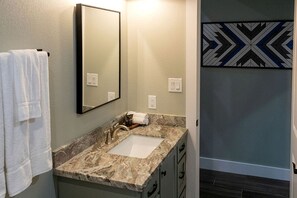 Towels, soap, shampoo, toilet paper - Dreamy Loft Cabin Ideal for Family Vacations in Livingston, Texas (Livingston)