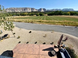 المنطقة المحيطة بالمنشأة