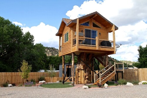 Enchanting Utah Tree House Retreat for a Vacation near Zion National Park