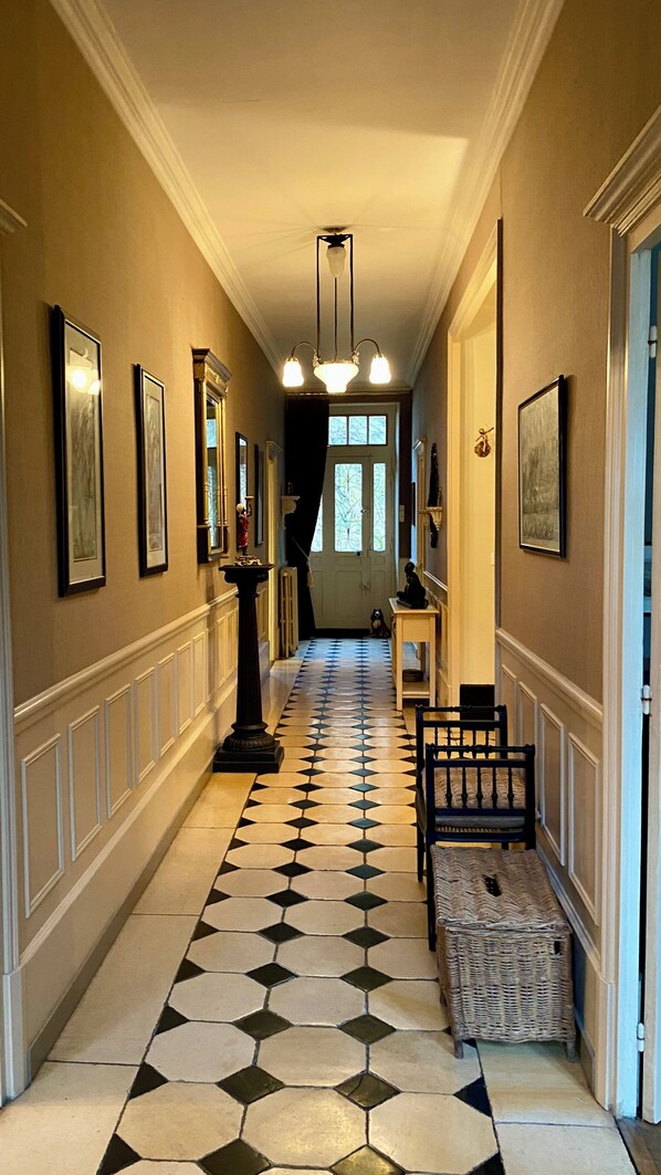 Lobby - Gîte La Belle Epoque. Authentic Maison de Maître in Époisses, 8 people (Époisses)