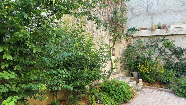 تفاصيل الفندق من الخارج