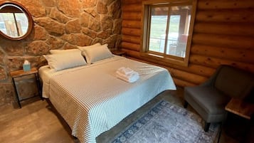 5 bedrooms, iron/ironing board, WiFi, bed sheets