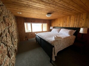 5 bedrooms, iron/ironing board, WiFi, bed sheets - Remodeled Cabin with Pool Table and Hot-Tub in Wyoming (Alpine)