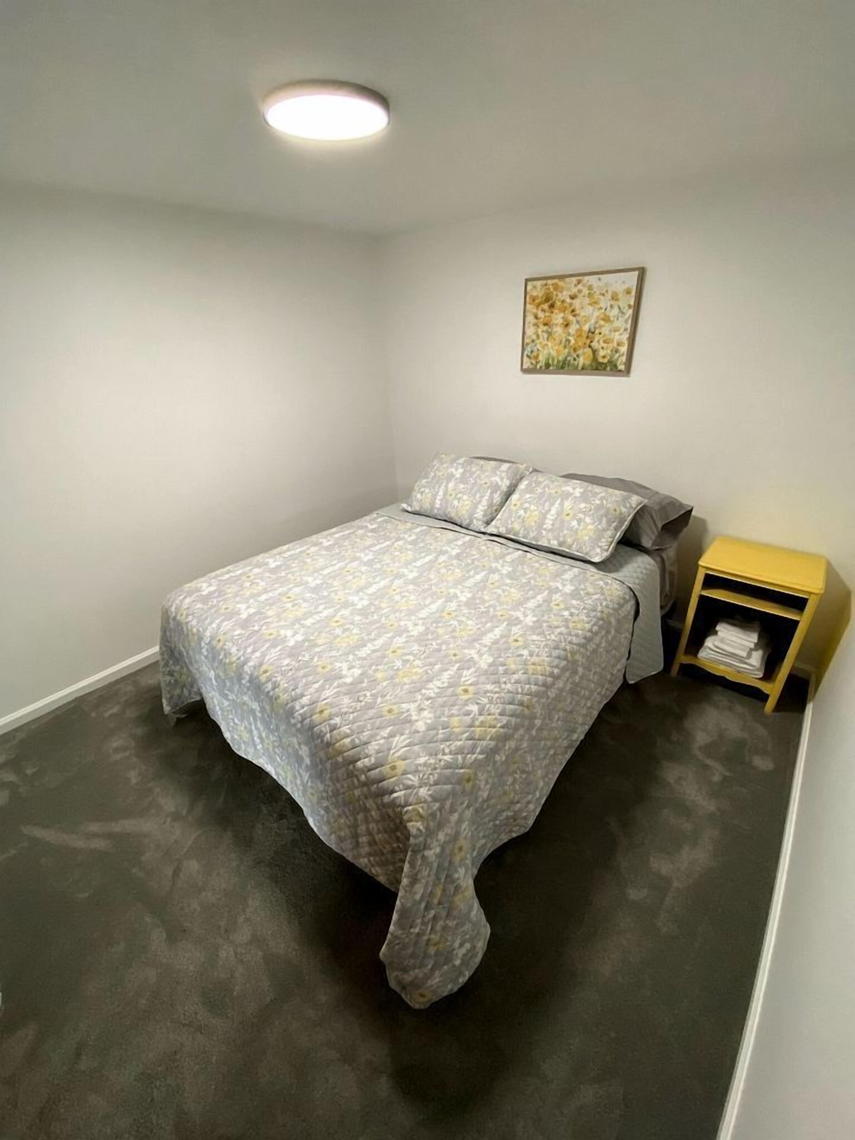 5 chambres, fer et planche à repasser, Wi-Fi, draps fournis