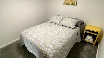 5 chambres, fer et planche à repasser, Wi-Fi, draps fournis