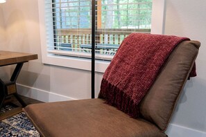 Interior - Waterfront Cabin Ideal for a Little Getaway in Livingston, Texas (Livingston)