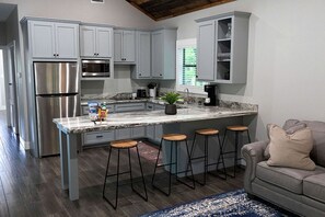 Coffee/tea maker, fridge, microwave, stovetop - Waterfront Cabin Ideal for a Little Getaway in Livingston, Texas (Livingston)