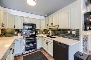 Mikrowelle, Herdplatte, Geschirrspüler