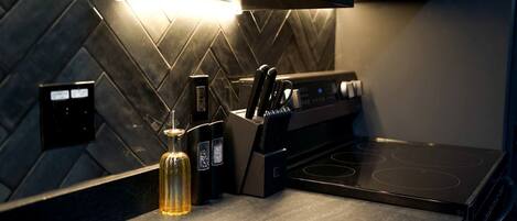 Coffee/tea maker, fridge, microwave, oven