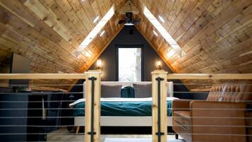2 bedrooms, desk, iron/ironing board, WiFi