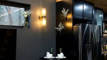 Coffee/tea maker, fridge, microwave, oven