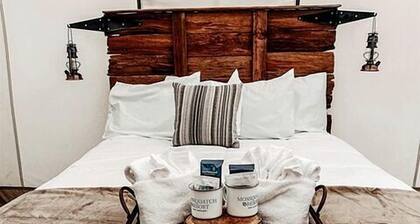 Pet-Friendly Safari Tent in Forks, near The Butchart Gardens, Perfect for a Weekend to Disconnect