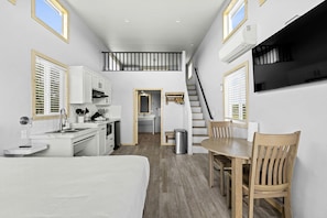 Room - Glorious Cabin with Awesome Countryside Views in Fredericksburg, Texas (Fredericksburg)
