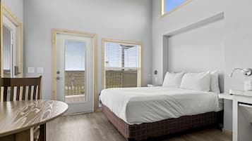 1 bedroom, desk, WiFi, bed sheets