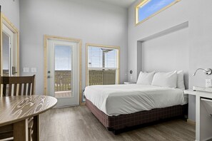 1 bedroom, desk, WiFi, bed sheets - Glorious Cabin with Awesome Countryside Views in Fredericksburg, Texas (Fredericksburg)