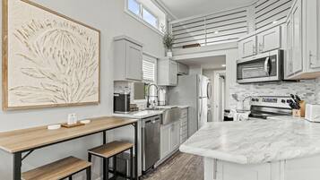 Kühlschrank, Mikrowelle, Geschirrspüler