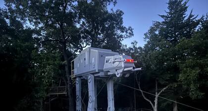 Spectacular Treehouse with Speeder Bike & Creek Views near Forestburg, Texas