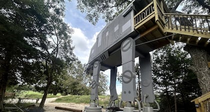 Spectacular Treehouse with Speeder Bike & Creek Views near Forestburg, Texas