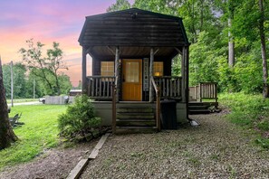 Exterior - Pet-Friendly Cabin in Hocking Hills with Private Hot-Tub Perfect for a Romantic Weekend (Logan)