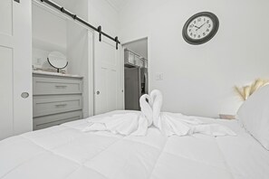 1 bedroom, desk, iron/ironing board, WiFi