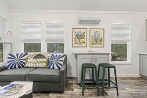 TV - Incredible Cabin with Fire Pit and Gorgeous Lake Views in Fredericksburg, Texas (Fredericksburg)